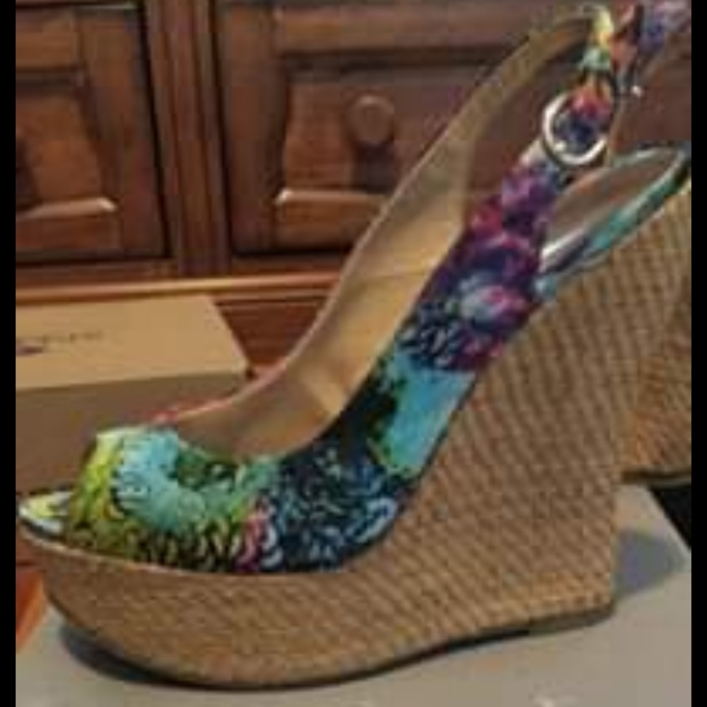 Floral peep toe wedge